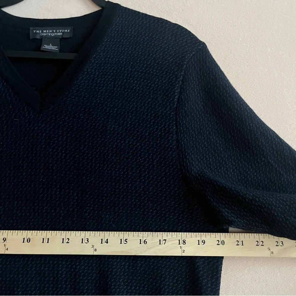 Bloomingdales The Men’s Store 100% Merino Wool V-Neck Sweater Navy Blue L Preppy